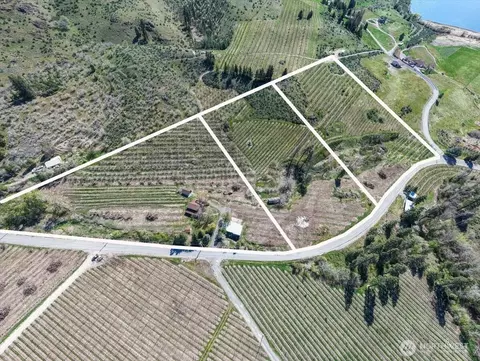 1 Borealis Ln, Manson, WA 98831