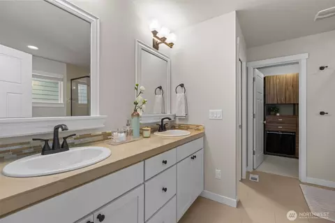 Bath - 4109 177th St SE, Bothell, WA 98012 photo 1 of 4