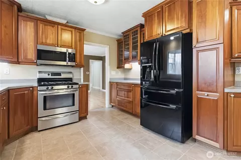 Kitchen - 1306 23rd Ave, Longview, WA 98632 photo 1 of 3