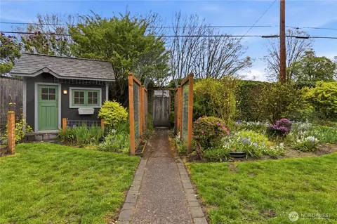 Exterior - 1306 23rd Ave, Longview, WA 98632 photo 7 of 11