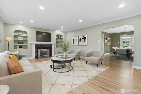Living - 1306 23rd Ave, Longview, WA 98632 photo 2 of 4