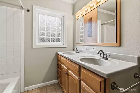 Bath - 1306 23rd Ave, Longview, WA 98632 photo 1 of 3