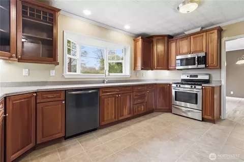 Kitchen - 1306 23rd Ave, Longview, WA 98632 photo 2 of 3
