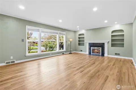 Living - 1306 23rd Ave, Longview, WA 98632 photo 1 of 4