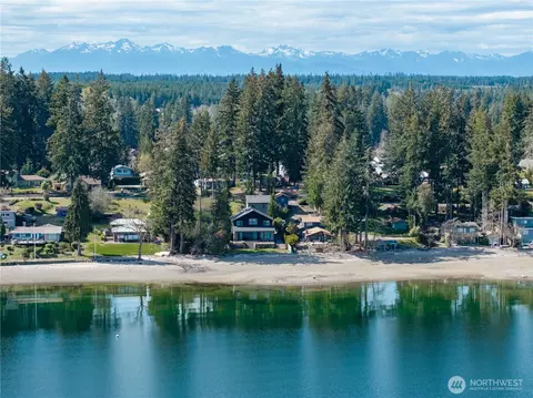 630 E Treasure Island Dr, Allyn, WA 98524