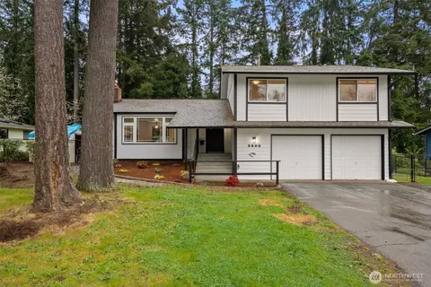 2806 NE Fernwood Ct, Bremerton, WA 98310