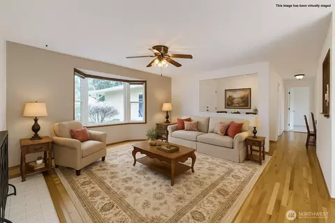 Living - 11428 26th Dr SE, Everett, WA 98208 photo 4 of 6