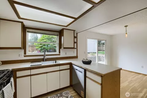 Kitchen - 11428 26th Dr SE, Everett, WA 98208 photo 3 of 5