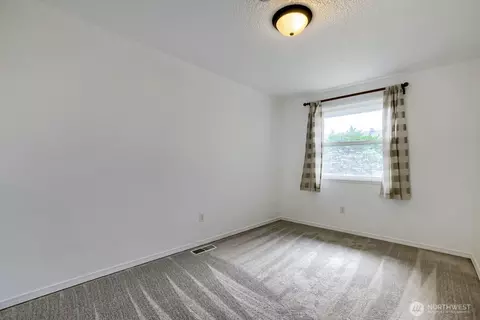 Bedroom - 11428 26th Dr SE, Everett, WA 98208 photo 7 of 10