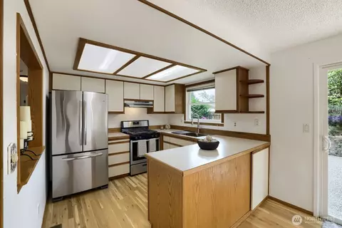 Kitchen - 11428 26th Dr SE, Everett, WA 98208 photo 2 of 5