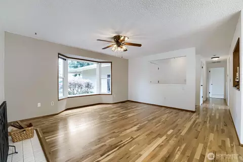 Living - 11428 26th Dr SE, Everett, WA 98208 photo 3 of 6