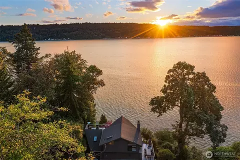 10153 SW 263rd St, Vashon, WA 98070
