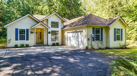 8656 Landing Ln SE, Port Orchard, WA 98367