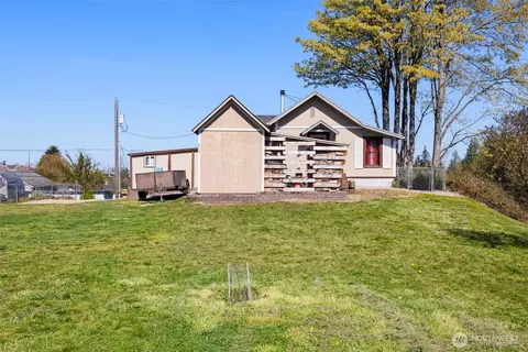 817 W 13th St, Port Angeles, WA 98363