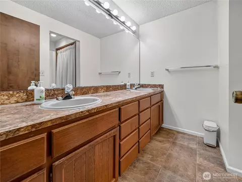 Bath - 30520 SE 358th St, Enumclaw, WA 98022 photo 3 of 5
