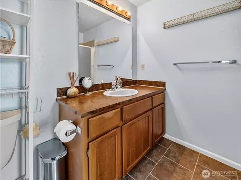 Bath - 30520 SE 358th St, Enumclaw, WA 98022 photo 1 of 5