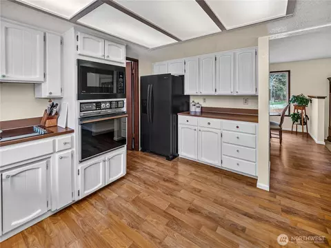 Kitchen - 30520 SE 358th St, Enumclaw, WA 98022 photo 4 of 4