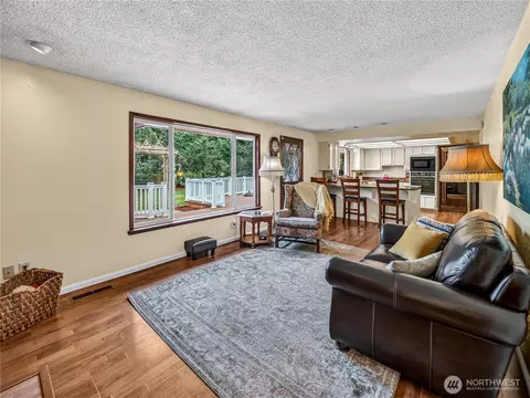Living - 30520 SE 358th St, Enumclaw, WA 98022 photo 3 of 4