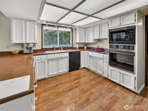 Kitchen - 30520 SE 358th St, Enumclaw, WA 98022 photo 2 of 4