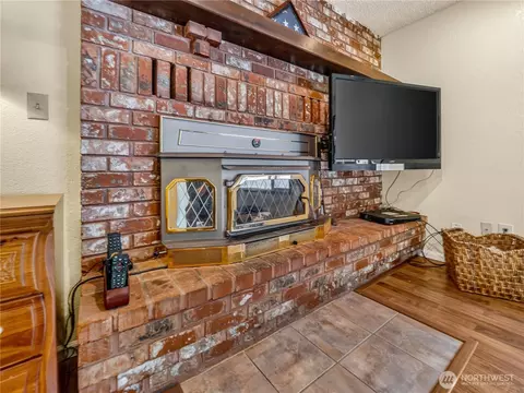 Living - 30520 SE 358th St, Enumclaw, WA 98022 photo 4 of 4
