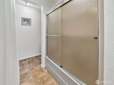 Bath - 30520 SE 358th St, Enumclaw, WA 98022 photo 4 of 5