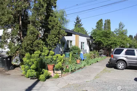 2110 NE 85th St, Seattle, WA 98115