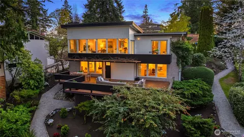 2070 127th Ave SE, Bellevue, WA 98005