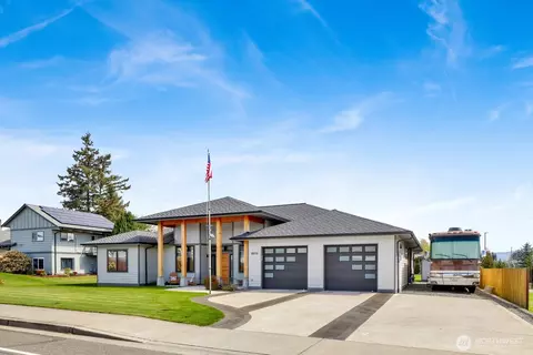 8802 Line Rd, Lynden, WA 98264