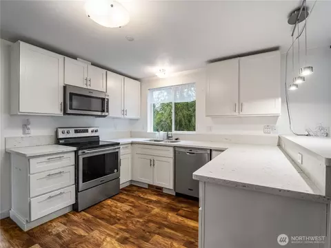 Kitchen - 28601 30th Ave E, Spanaway, WA 98387 photo 2 of 2
