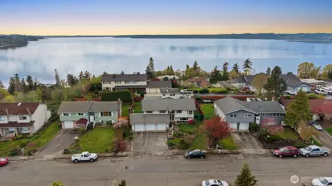 27525 12th Pl S, Des Moines, WA 98198