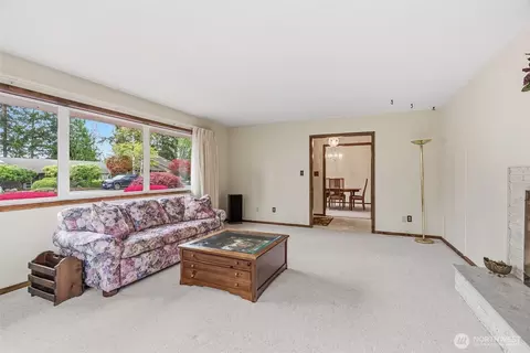 Living - 2246 Cascade Way, Longview, WA 98632 photo 2 of 6