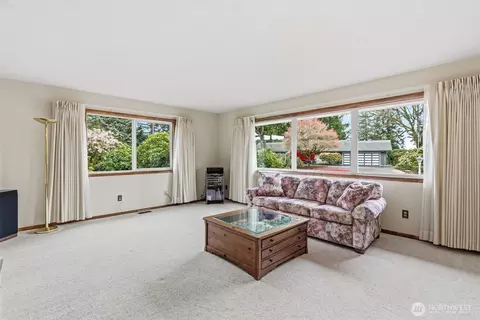 Living - 2246 Cascade Way, Longview, WA 98632 photo 1 of 6