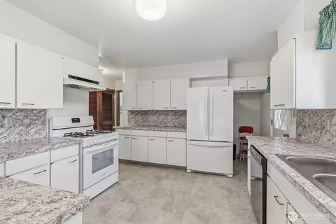 Kitchen - 2246 Cascade Way, Longview, WA 98632 photo 3 of 4