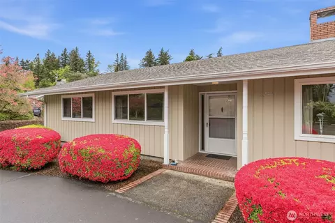 Exterior - 2246 Cascade Way, Longview, WA 98632 photo 2 of 9