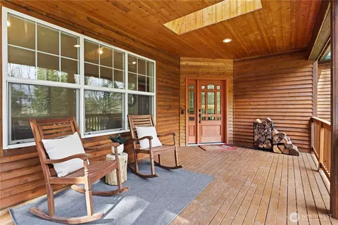 Exterior - 715 183rd St SE, Bothell, WA 98012 photo 4 of 10