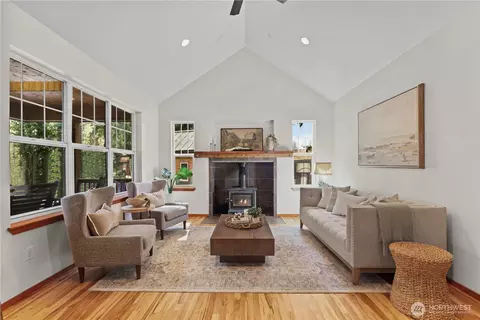Living - 715 183rd St SE, Bothell, WA 98012 photo 1 of 2