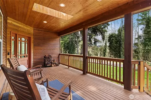 Exterior - 715 183rd St SE, Bothell, WA 98012 photo 5 of 10