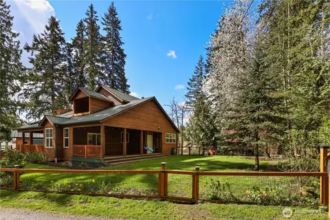 Exterior - 715 183rd St SE, Bothell, WA 98012 photo 2 of 10