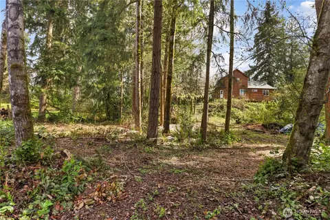 Exterior - 715 183rd St SE, Bothell, WA 98012 photo 8 of 10