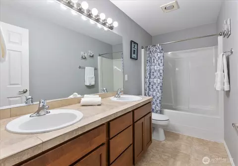 Bath - 3815 161st Pl SE, Bothell, WA 98012 photo 3 of 3