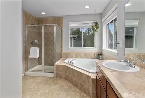 Bath - 3815 161st Pl SE, Bothell, WA 98012 photo 2 of 3