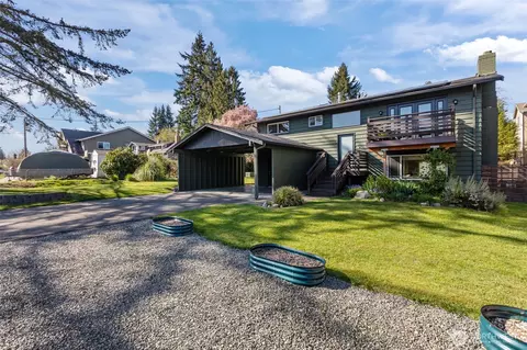 215 Hubbard Rd, Lynnwood, WA 98036