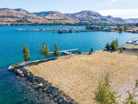 104 Bass Ln, Chelan, WA 98816