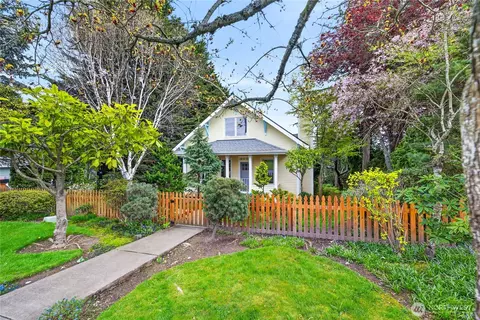2023 L Ave, Anacortes, WA 98221