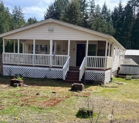 301 N Chinook Dr, Hoodsport, WA 98548