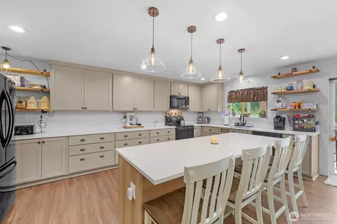 Kitchen - 20232 47th Ave E, Spanaway, WA 98387 photo 2 of 4