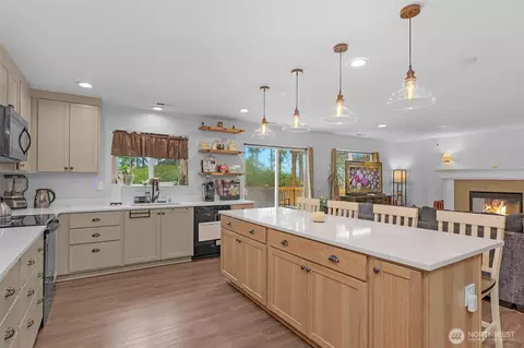 Kitchen - 20232 47th Ave E, Spanaway, WA 98387 photo 3 of 4
