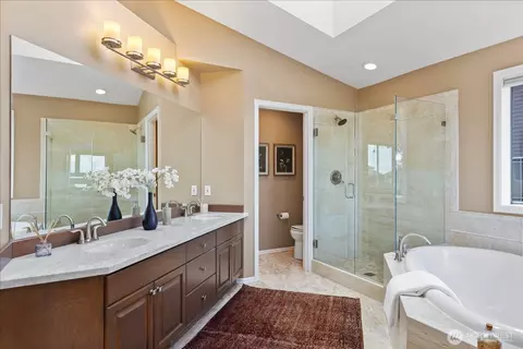 Bath - 2408 55th St SW, Everett, WA 98203 photo 2 of 4