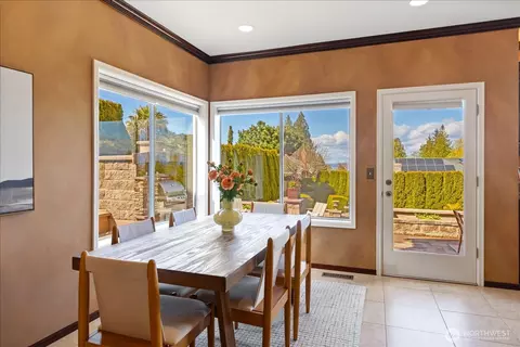Dining - 2408 55th St SW, Everett, WA 98203 photo 3 of 4