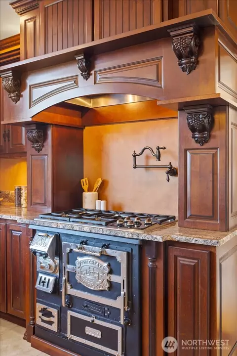 Kitchen - 2408 55th St SW, Everett, WA 98203 photo 4 of 5